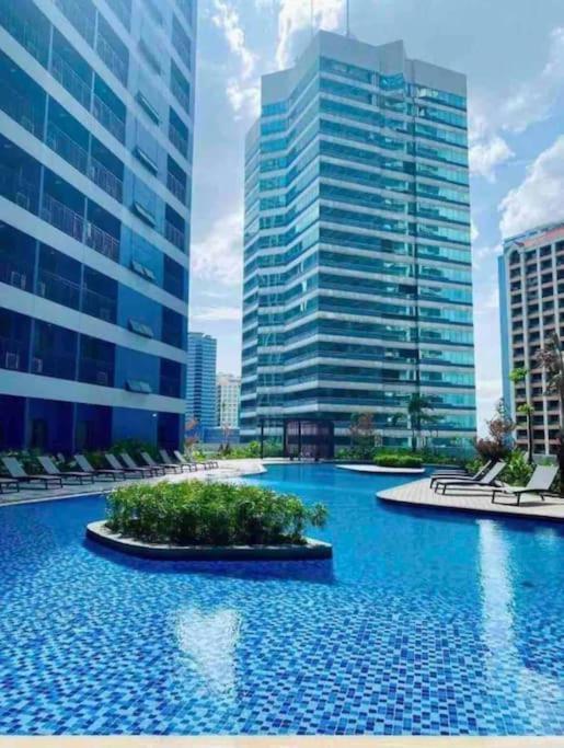 Apartment In Air Residences, Makati With Wifi, Netflix, Pool, Mall And More มะนิลา ภายนอก รูปภาพ